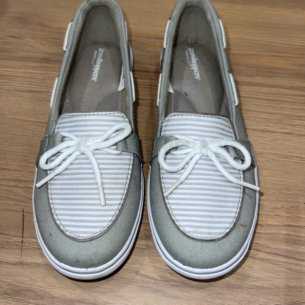 Grasshoppers Women's Gray and White Loafers